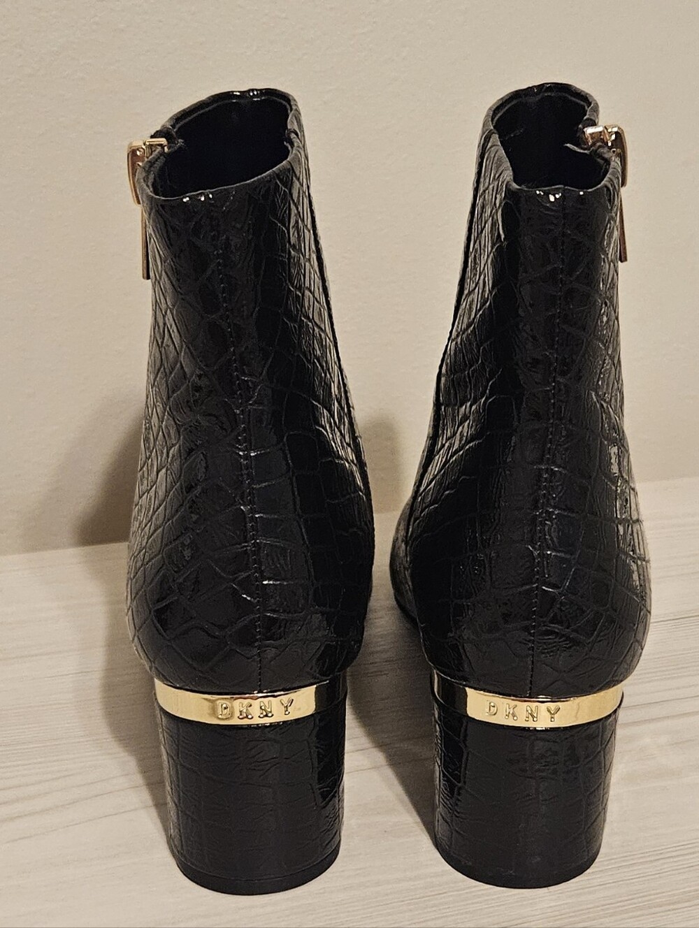 DKNY Women's Black Croc-Embossed Ankle Boots with Gold Details Sz 10 - Picture 4 of 9